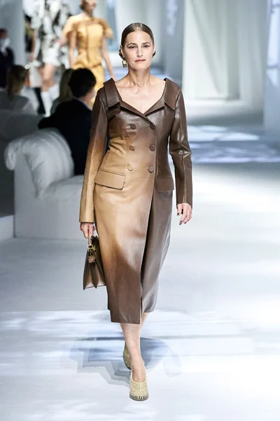Look 5